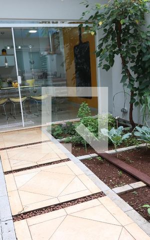Casa para alugar com 260m², 3 quartos e 6 vagasQuintal