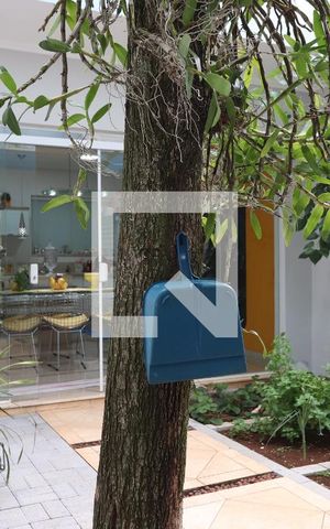 Casa para alugar com 260m², 3 quartos e 6 vagasQuintal