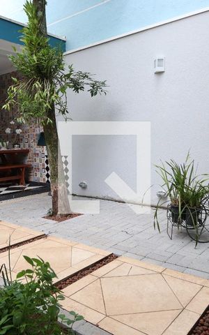 Casa para alugar com 260m², 3 quartos e 6 vagasQuintal