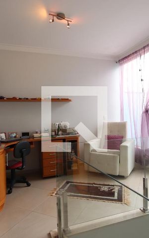 Casa para alugar com 260m², 3 quartos e 6 vagasEscritório