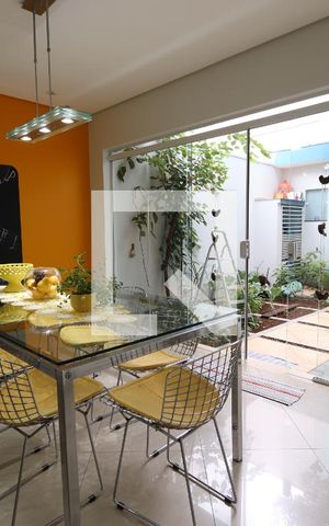 Casa para alugar com 260m², 3 quartos e 6 vagasCopa