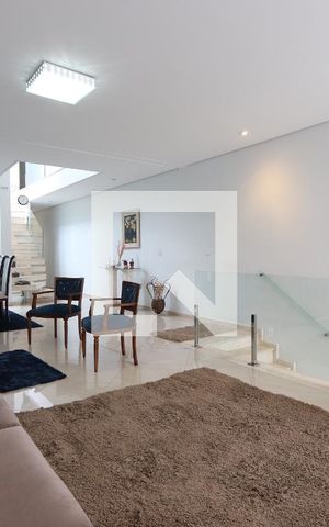 Casa para alugar com 260m², 3 quartos e 6 vagasSala