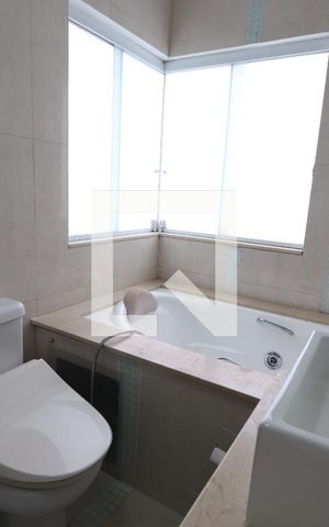 Casa para alugar com 260m², 3 quartos e 6 vagasBanheiro da Suíte Master