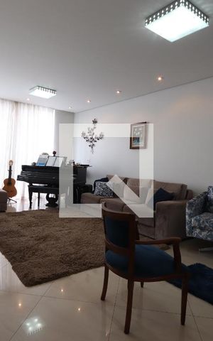 Casa para alugar com 260m², 3 quartos e 6 vagasSala