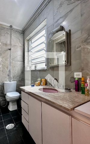 Casa à venda com 240m², 3 quartos e 4 vagas Casa à venda com 240m², 3 quartos e 4 vagasBanheiro
