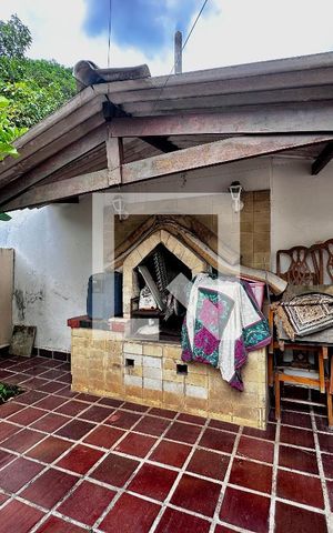 Casa à venda com 240m², 3 quartos e 4 vagas Casa à venda com 240m², 3 quartos e 4 vagasChurrasqueira