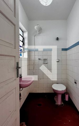 Casa à venda com 240m², 3 quartos e 4 vagas Casa à venda com 240m², 3 quartos e 4 vagasBanheiro de Serviço