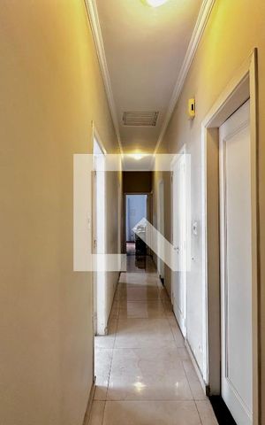 Casa à venda com 240m², 3 quartos e 4 vagas Casa à venda com 240m², 3 quartos e 4 vagasCorredor Quartos