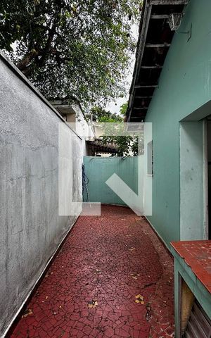 Casa à venda com 240m², 3 quartos e 4 vagas Casa à venda com 240m², 3 quartos e 4 vagasQuintal de Serviço