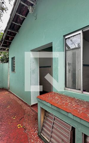 Casa à venda com 240m², 3 quartos e 4 vagas Casa à venda com 240m², 3 quartos e 4 vagasQuintal de Serviço