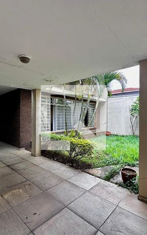 Casa à venda com 240m², 3 quartos e 4 vagas Casa à venda com 240m², 3 quartos e 4 vagasGaragem