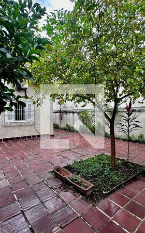 Casa à venda com 240m², 3 quartos e 4 vagas Casa à venda com 240m², 3 quartos e 4 vagasQuintal