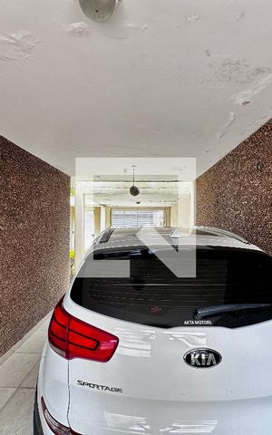 Casa à venda com 240m², 3 quartos e 4 vagas Casa à venda com 240m², 3 quartos e 4 vagasGaragem
