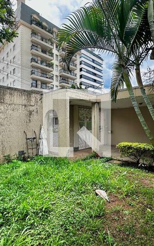Casa à venda com 240m², 3 quartos e 4 vagas Casa à venda com 240m², 3 quartos e 4 vagasJardim