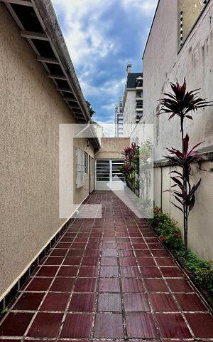 Casa à venda com 240m², 3 quartos e 4 vagas Casa à venda com 240m², 3 quartos e 4 vagasQuintal