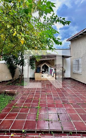 Casa à venda com 240m², 3 quartos e 4 vagas Casa à venda com 240m², 3 quartos e 4 vagasQuintal