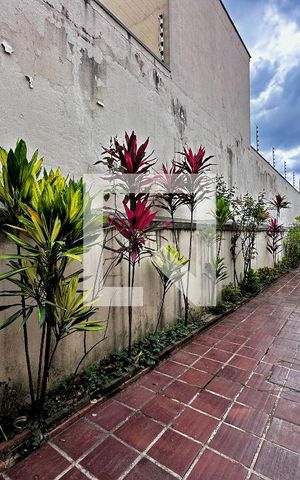 Casa à venda com 240m², 3 quartos e 4 vagas Casa à venda com 240m², 3 quartos e 4 vagasQuintal