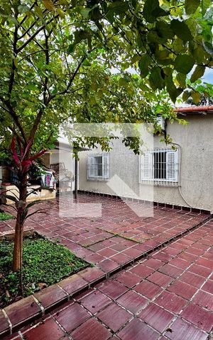 Casa à venda com 240m², 3 quartos e 4 vagas Casa à venda com 240m², 3 quartos e 4 vagasQuintal