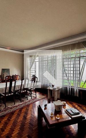 Casa à venda com 240m², 3 quartos e 4 vagas Casa à venda com 240m², 3 quartos e 4 vagasSala