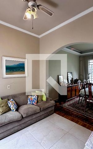 Casa à venda com 240m², 3 quartos e 4 vagas Casa à venda com 240m², 3 quartos e 4 vagasSala