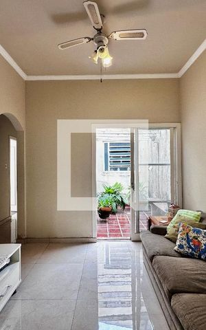 Casa à venda com 240m², 3 quartos e 4 vagas Casa à venda com 240m², 3 quartos e 4 vagasSala