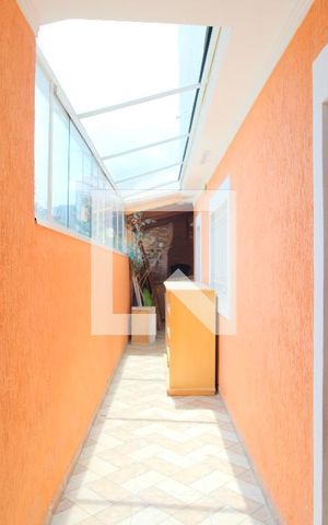 Casa à venda com 120m², 2 quartos e 2 vagasCorredor Lateral
