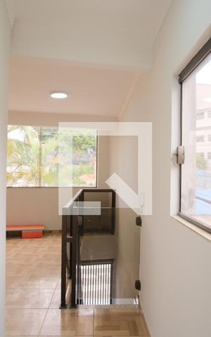 Casa à venda com 120m², 2 quartos e 2 vagasEscada