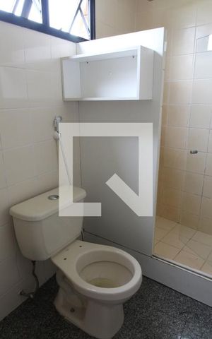 Apartamento à venda com 140m², 4 quartos e 2 vagasQuarto 4 - Banheiro da Suíte