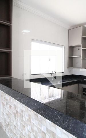 Casa para alugar com 70m², 3 quartos e 2 vagasCozinha