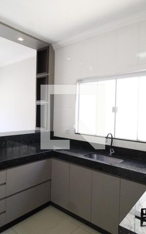 Casa para alugar com 70m², 3 quartos e 2 vagasCozinha