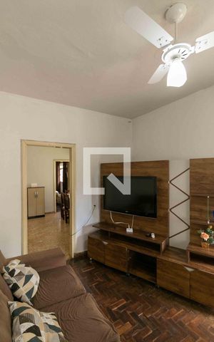 Casa à venda com 720m², 3 quartos e 5 vagas Casa à venda com 720m², 3 quartos e 5 vagasSala