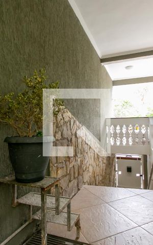 Casa à venda com 400m², 6 quartos e 2 vagas Casa à venda com 400m², 6 quartos e 2 vagasCorredor / Casa 2