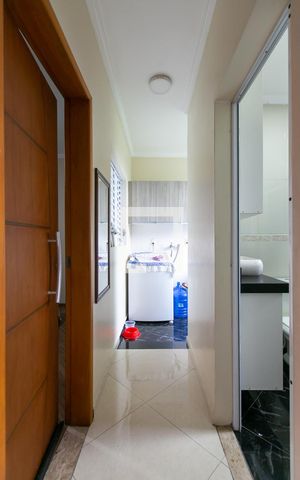 Casa à venda com 400m², 6 quartos e 2 vagas Casa à venda com 400m², 6 quartos e 2 vagasCorredor