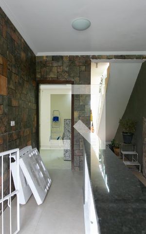 Casa à venda com 400m², 6 quartos e 2 vagas Casa à venda com 400m², 6 quartos e 2 vagasVaranda / Casa 2
