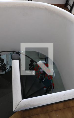 Casa à venda com 200m², 3 quartos e 3 vagasEscada
