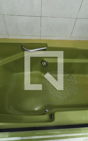 Casa à venda com 200m², 3 quartos e 3 vagasBanheiro Social - Banheira