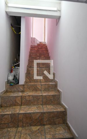 Casa para alugar com 50m², 1 quarto e sem vaga Casa para alugar com 50m², 1 quarto e sem vagaEscada