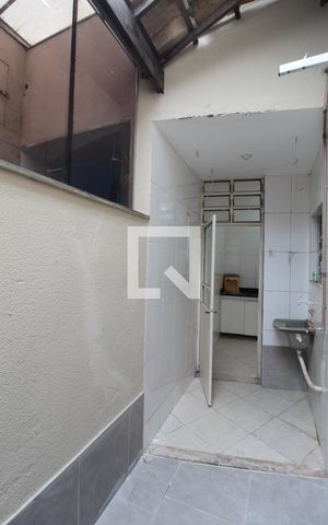 Casa para alugar com 60m², 2 quartos e 1 vagaÁrea de Serviço