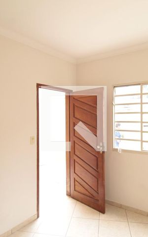 Casa para alugar com 60m², 2 quartos e 1 vagaSala