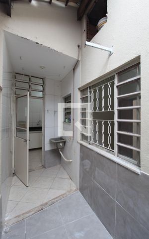 Casa para alugar com 60m², 2 quartos e 1 vagaÁrea de Serviço