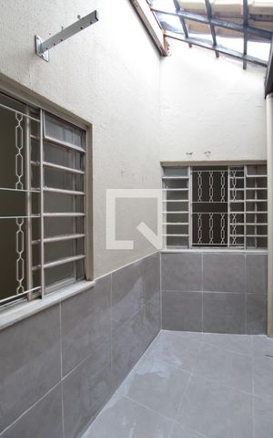 Casa para alugar com 60m², 2 quartos e 1 vagaÁrea de Serviço