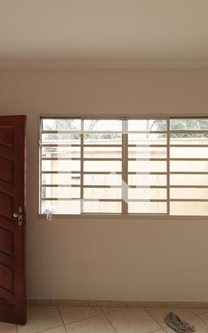 Casa para alugar com 60m², 2 quartos e 1 vagaSala