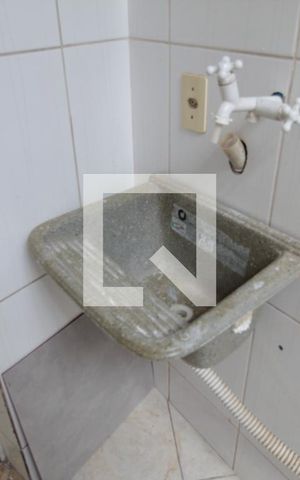 Casa para alugar com 60m², 2 quartos e 1 vagaÁrea de Serviço