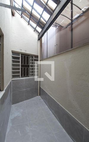 Casa para alugar com 60m², 2 quartos e 1 vagaÁrea de Serviço