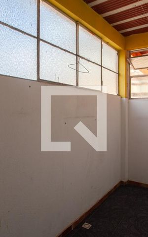 Casa à venda com 150m², 7 quartos e 2 vagas Casa à venda com 150m², 7 quartos e 2 vagasCasa 2 - Cozinha e Área de Serviço