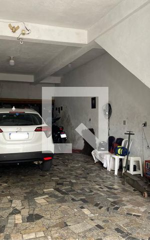 Casa à venda com 200m², 2 quartos e 5 vagas Casa à venda com 200m², 2 quartos e 5 vagasGaragem