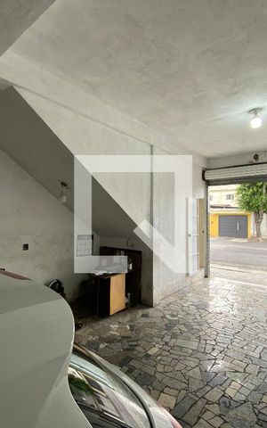 Casa à venda com 200m², 2 quartos e 5 vagas Casa à venda com 200m², 2 quartos e 5 vagasGaragem