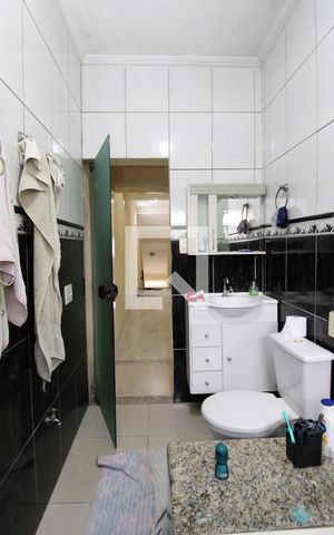 Casa à venda com 200m², 2 quartos e 5 vagasBanheiro da Suíte 2