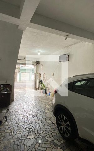 Casa à venda com 200m², 2 quartos e 5 vagas Casa à venda com 200m², 2 quartos e 5 vagasGaragem