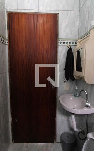 Casa à venda com 200m², 2 quartos e 5 vagasBanheiro de serviço